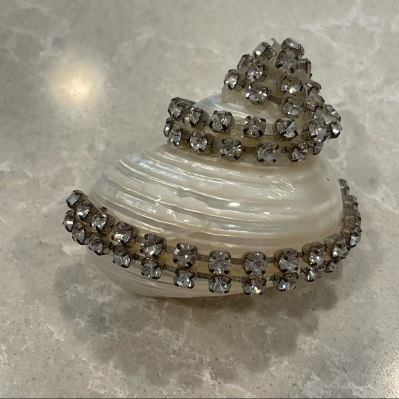 Embellished Spiral Polished Shell with Swarovski Crystals - Coastal Home Decor - Picture 3 of 3